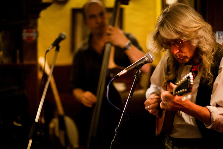 The Spyglass Inn Live Music - Scarecrow